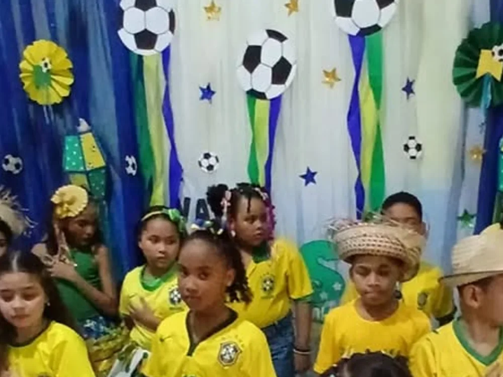 Apresentação cultural das turmas na festa da escola