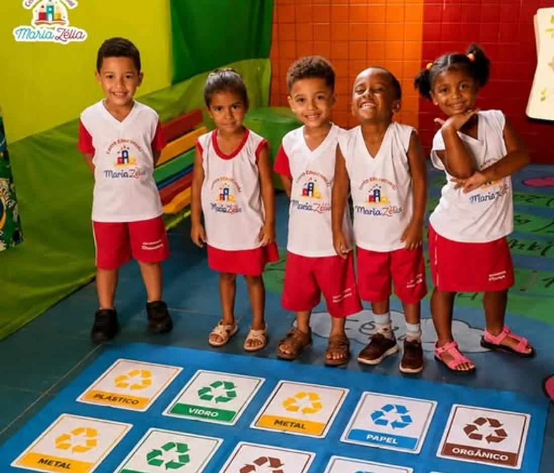 Crianças do Centro Educacional Maria Zélia em atividade lúdica de educação ambiental
